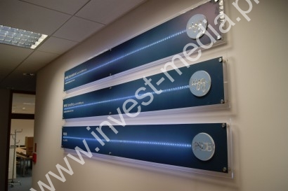 Panele na rotulach z logotypami LED