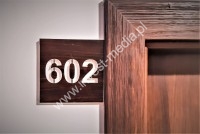 numerek na drzwi drewniany